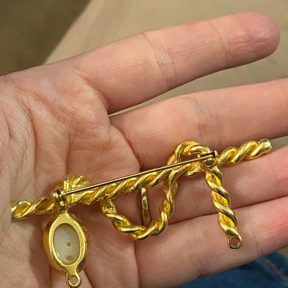 Vintage Gold Brooch with Pearl - Picture 2 of 2